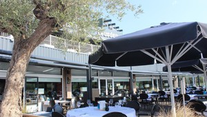 Terras ingedekt